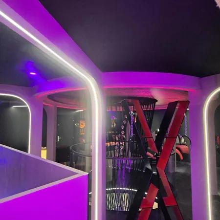 De Luxe Erotique Chic Apartment Coursan