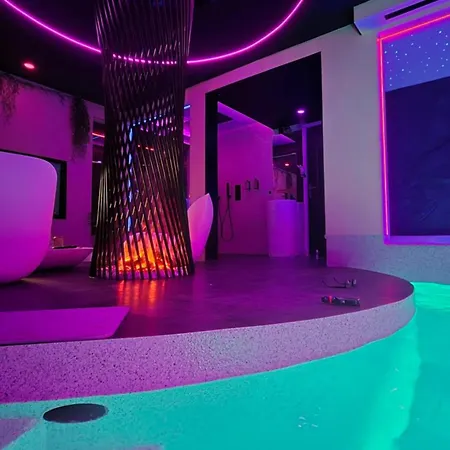 De Luxe Erotique Chic * Coursan