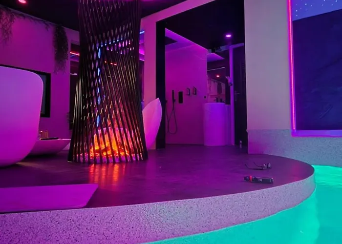 De Luxe Erotique Chic * Coursan